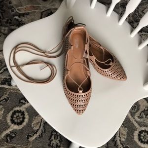 🔥 Nude cut out flats! 🔥